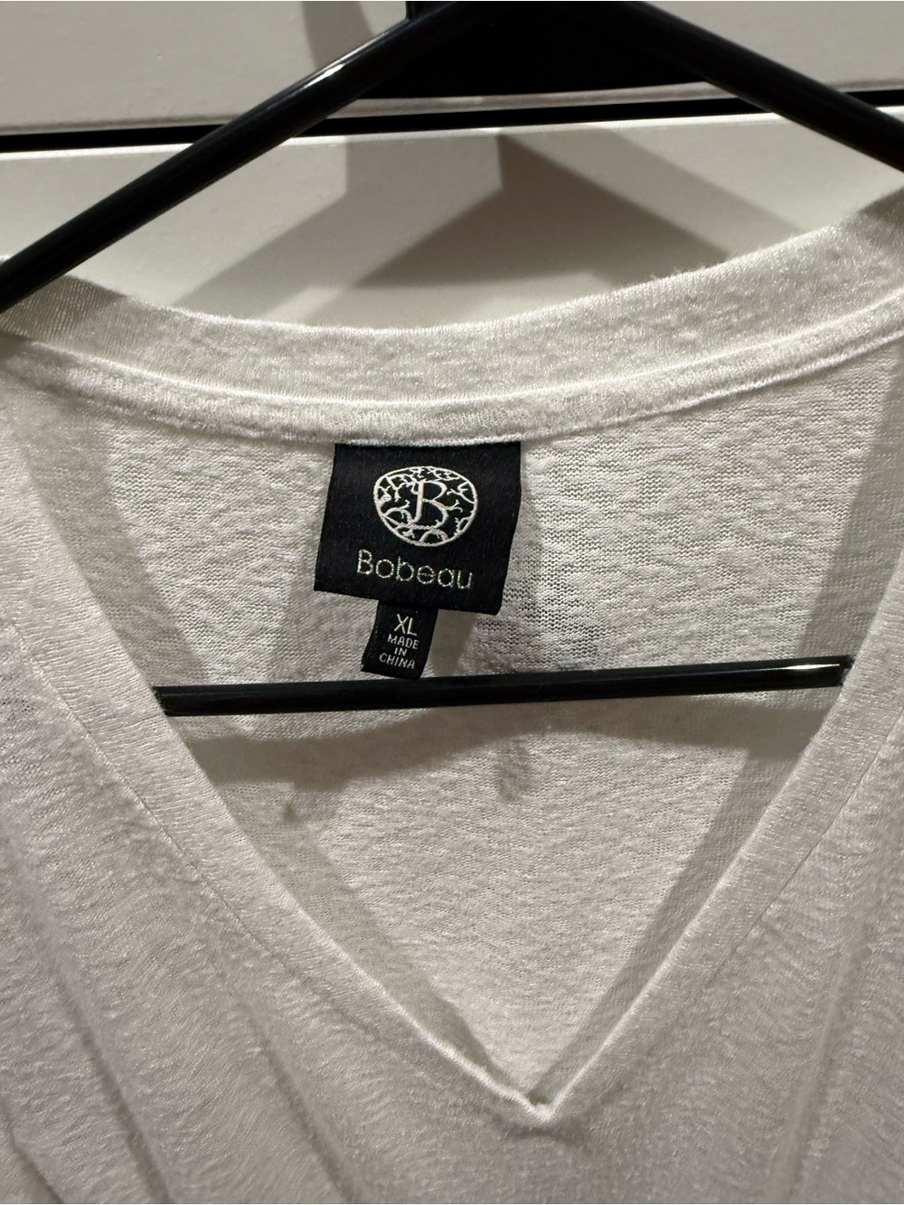 bobeau White Short-Sleeve V-Neck Twist Front Tee - Picture 2 of 2